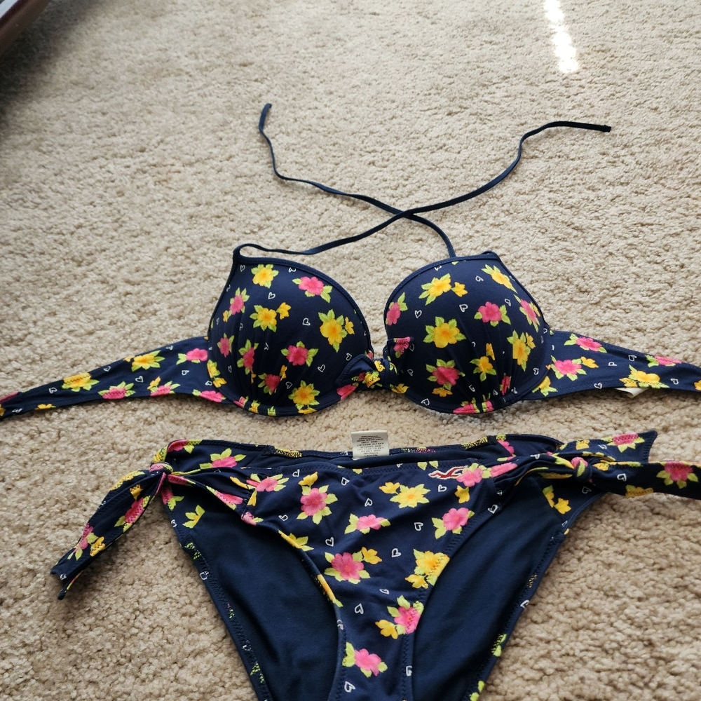 Hollister bathing suit